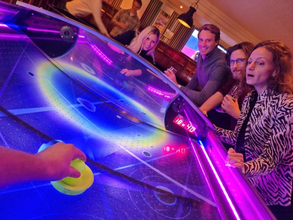 Netler consultants eating dinner